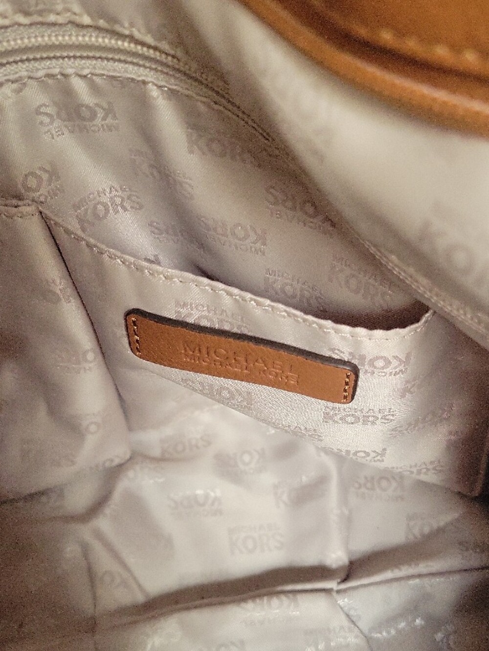 Michael Kors Brown Leather Shoulder Bag with Gold Hardware - Picture 7 of 8